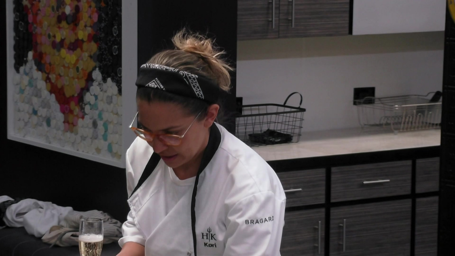 Bragard Chef Wear In Hell's Kitchen S19E15 (2020)