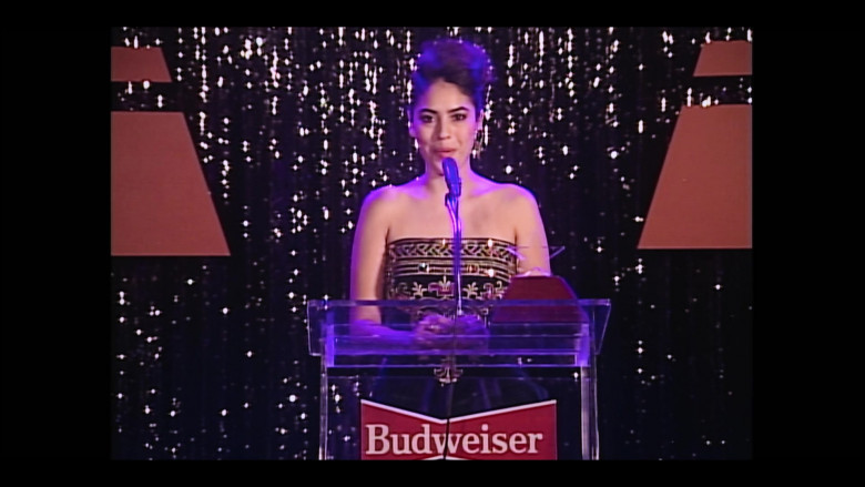 Budweiser in Selena The Series S01E03 And the Winner is… (3)