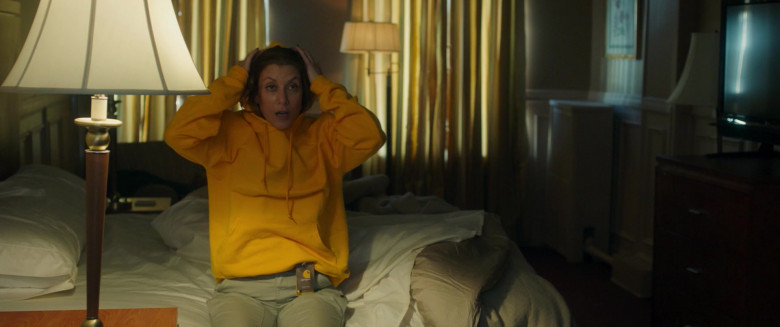 Carhartt Pants of Kate Walsh as Annie Sumpter in Honest Thief (2020)