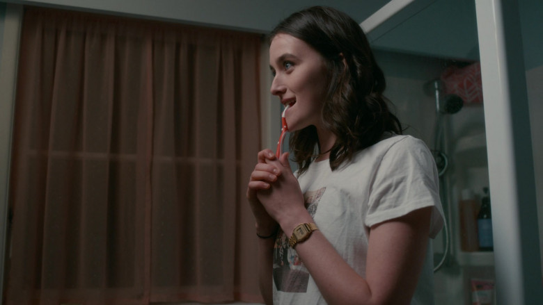 Casio Women’s Watch of Sarah Pidgeon as Leah Rilke in The Wilds S01E01 Day One (2020)