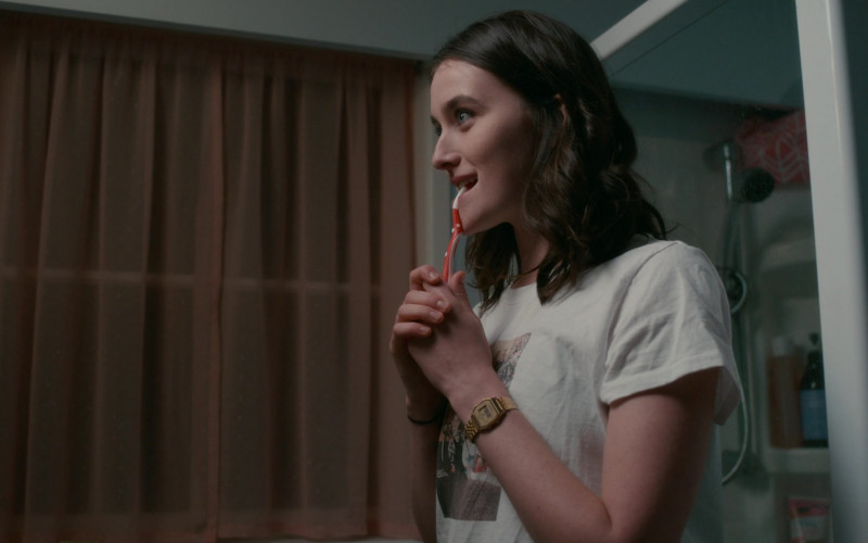 Casio Women's Watch of Sarah Pidgeon as Leah Rilke in The Wilds S01E01 Day One (2020)