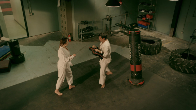 Century Martial Arts Versys VS.1 Punching Bag in Cobra Kai S02E06 (3)