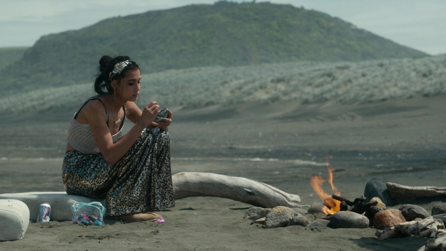 Films Et Séries Tv Avec Sophia Taylor Ali Coca-Cola Diet Soda Of Sophia Taylor Ali As Fatin Jadmani In The Wilds