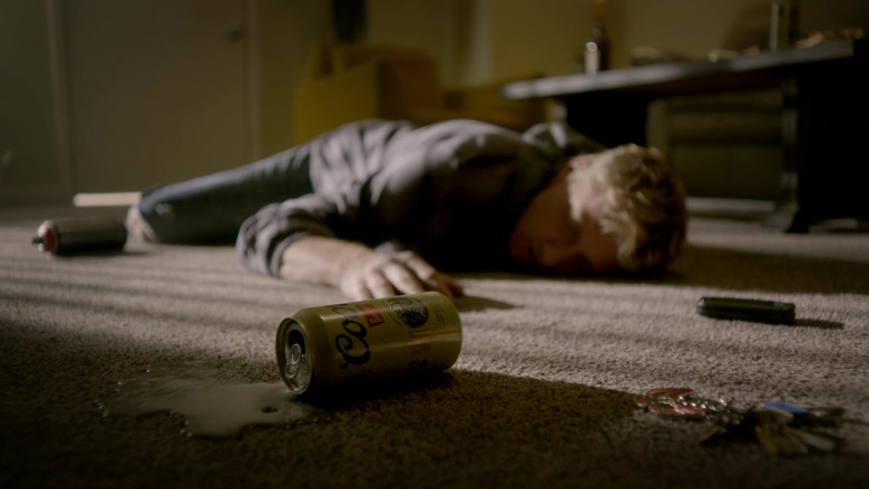 Coors Beer Enjoyed by William Zabka as Johnny Lawrence in Cobra Kai S01E04 (3)