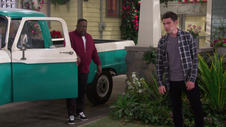 Diadora Game L Low Sneakers of Cedric the Entertainer as Calvin in The Neighborhood S03E04 (1)