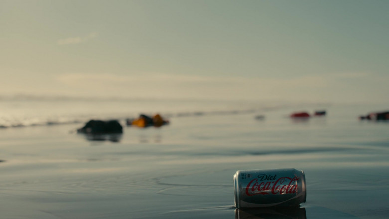 Diet Coca-Cola Drink Cans in The Wilds S01E01 Day One (2)