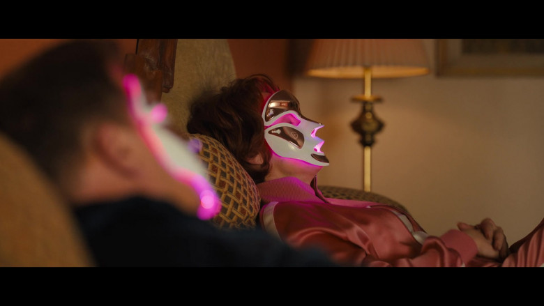 Dr. Dennis Gross LED Mask of Meryl Streep as Dee Dee Allen in The Prom (1)