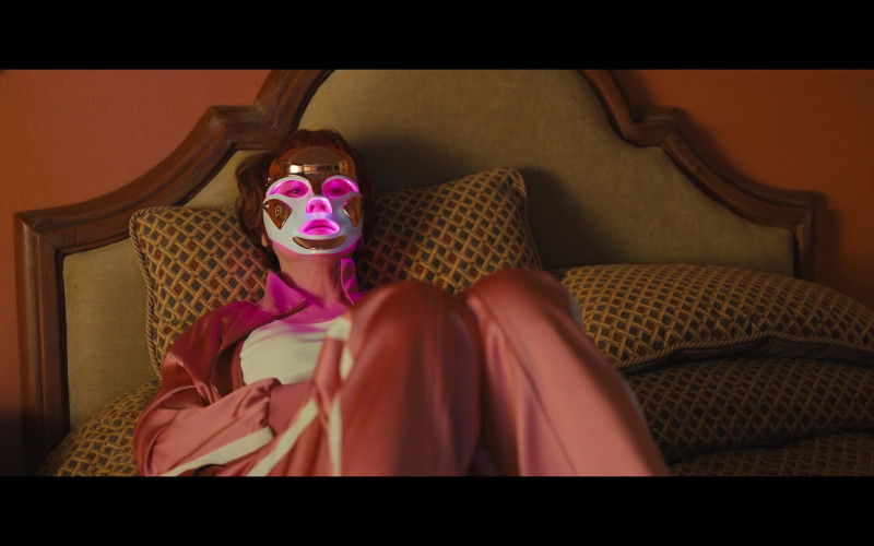 Dr. Dennis Gross LED Mask of Meryl Streep as Dee Dee Allen in The Prom (2020)