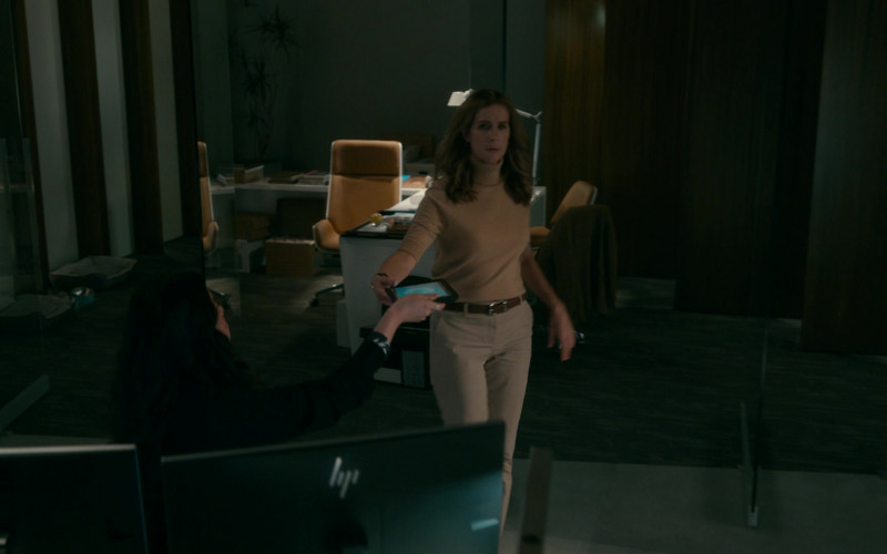 HP Computer Monitors Used by Jen Huang as Susan in The Wilds S01E04 Day Six