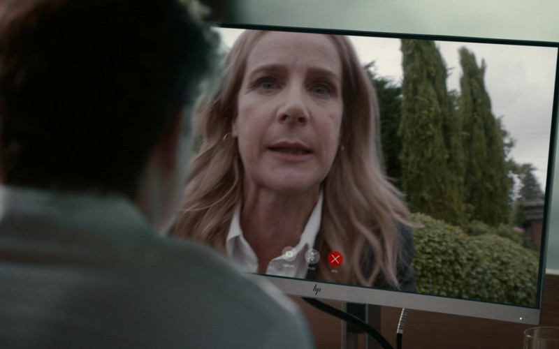 HP Widescreen Monitor in The Wilds S01E08 Day Sixteen