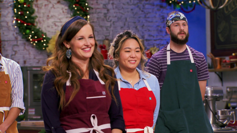 Hedley & Bennett Aprons in Holiday Baking Championship S07E06 Topsy-Turvy Holidays (1)
