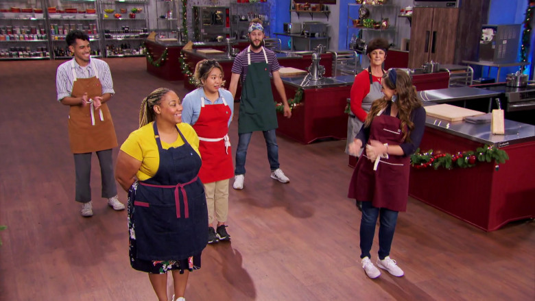 Hedley & Bennett Aprons in Holiday Baking Championship S07E06 Topsy-Turvy Holidays (10)