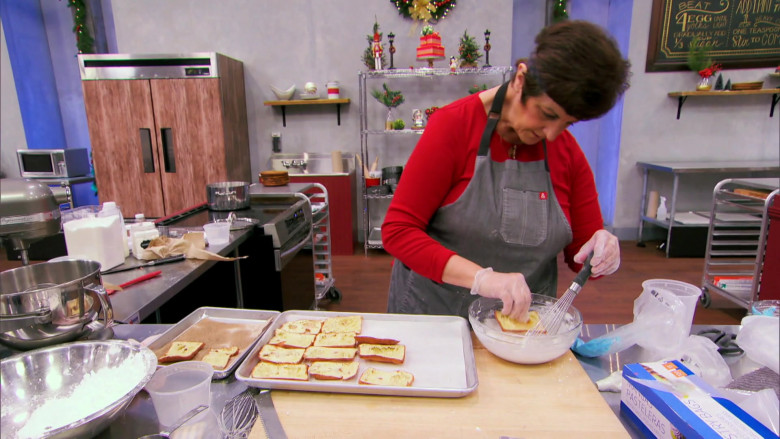 Hedley & Bennett Aprons in Holiday Baking Championship S07E06 Topsy-Turvy Holidays (5)