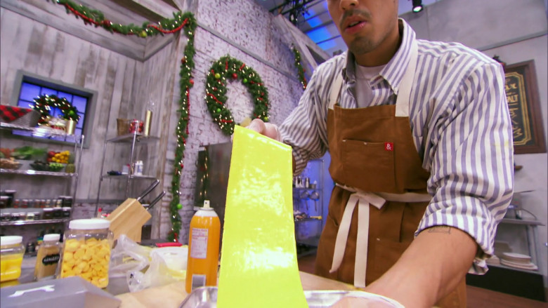 Hedley & Bennett Aprons in Holiday Baking Championship S07E06 Topsy-Turvy Holidays (6)