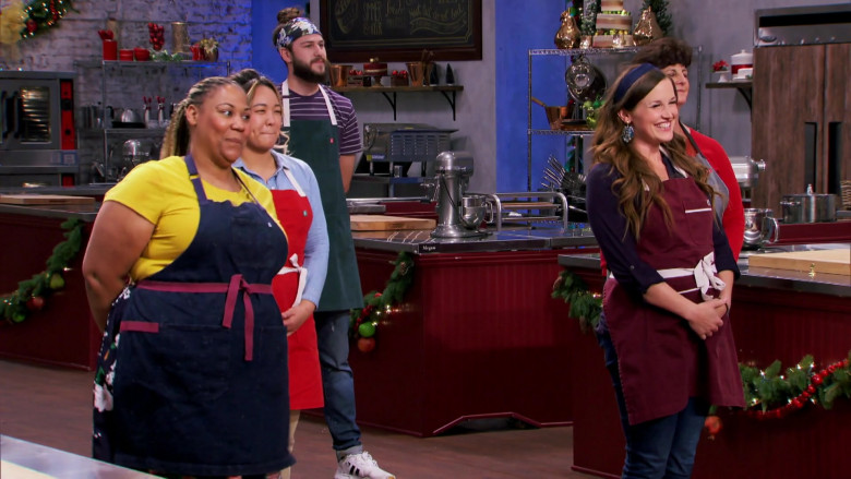 Hedley & Bennett Aprons in Holiday Baking Championship S07E06 Topsy-Turvy Holidays (8)