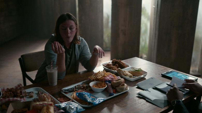 Hershey's and Baby Ruth Chocolate Bar Enjoyed by Shannon Berry as Dot Campbell in The Wilds S01E03 (2)