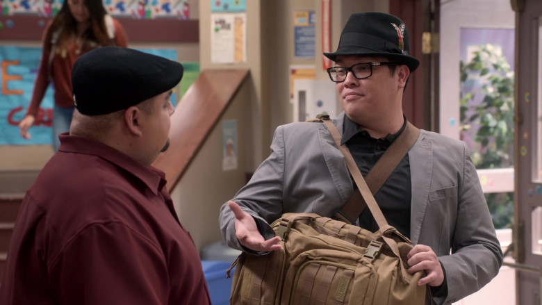 Highland Tactical Bag in Mr. Iglesias S03E04 You’re Dad to Me (2020)