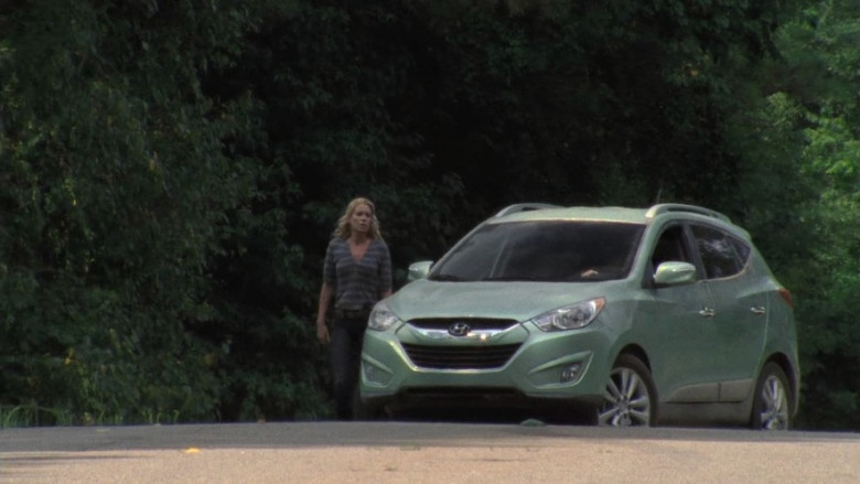 Hyundai Tucson Car in The Walking Dead S02E06 Secrets (1)