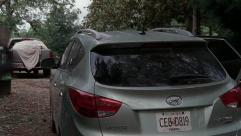 Hyundai Tucson Car in The Walking Dead S03E01 Seed (1)