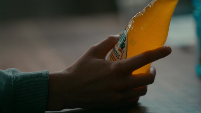 Jarritos Mango Soft Drinks Enjoyed by Sarah Pidgeon as Leah Rilke in The Wilds S01E01 (1)