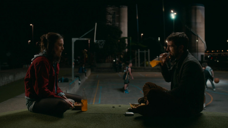Jarritos Mango Soft Drinks Enjoyed by Sarah Pidgeon as Leah Rilke in The Wilds S01E01 (3)