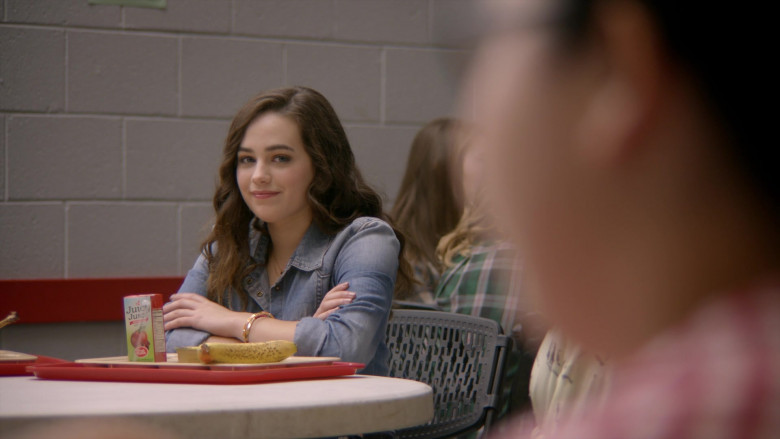 Juicy Juice 100% Apple Juice of Mary Mouser as Samantha LaRusso in Cobra Kai S01E02 (1)