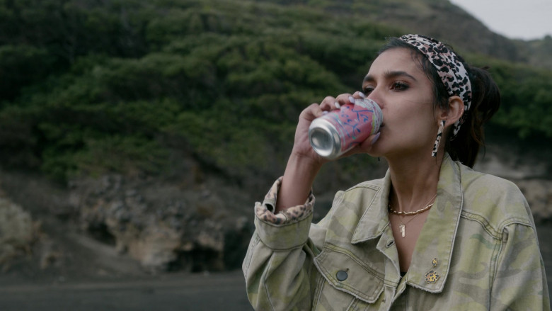 LaCroix Sparkling Water Enjoyed by Sophia Taylor Ali as Fatin Jadmani in The Wilds S01E04 Day Six (3)