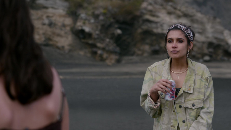 LaCroix Sparkling Water Enjoyed by Sophia Taylor Ali as Fatin Jadmani in The Wilds S01E04 Day Six (4)
