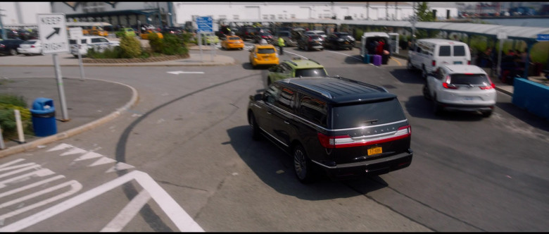 Lincoln Navigator Full-Size Luxury SUV in Let Them All Talk (2)