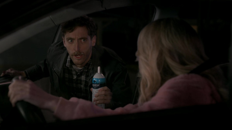 Lucerne Whipped Topping Fat Free Held by Thomas Middleditch as Drew in B Positive S01E04 (1)