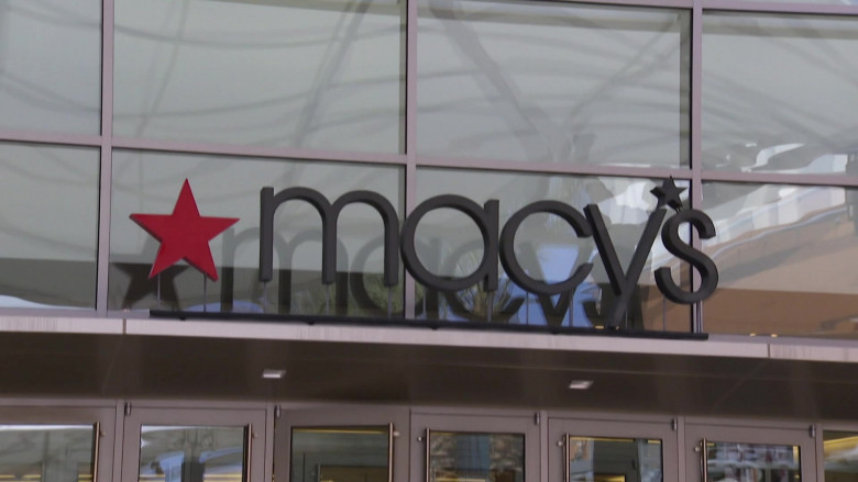 Macy’s Store in Hell’s Kitchen S19E14 (2)