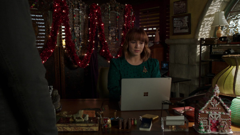 Microsoft Surface Laptop of Renée Felice Smith as Nell Jones in NCIS Los Angeles S12E06 (2)
