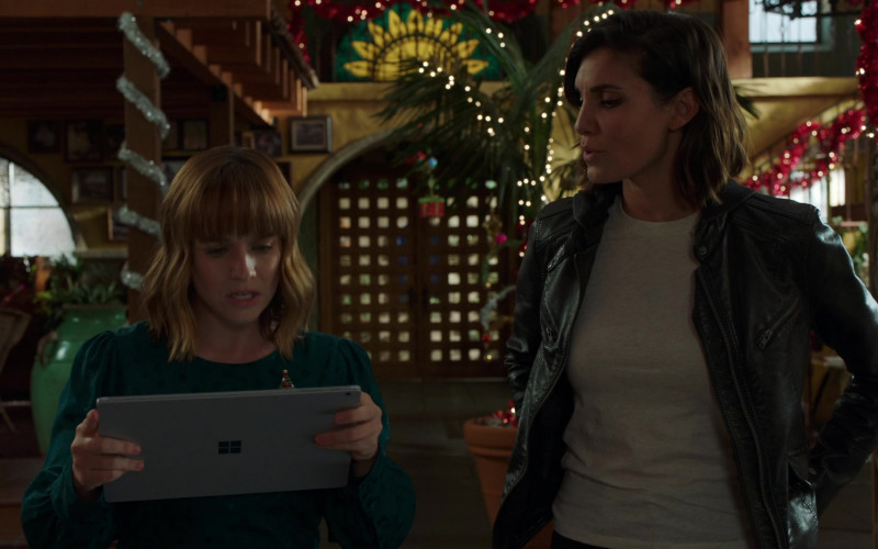Microsoft Surface Tablet Used by Intelligence Analyst Nell Jones (Renee Felice Smith) in NCIS Los Angeles S12E06 (2)