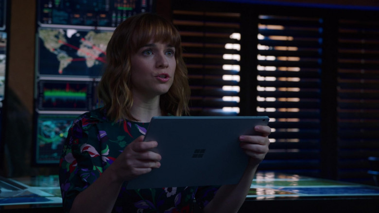 Microsoft Surface Tablet of Renée Felice Smith as Nell Jones in NCIS Los Angeles S12E04 (1)