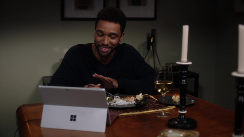 Microsoft Surface Tablets in Grey's Anatomy S17E04 (2)