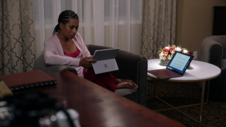 Microsoft Surface Tablets in Grey's Anatomy S17E04 (5)