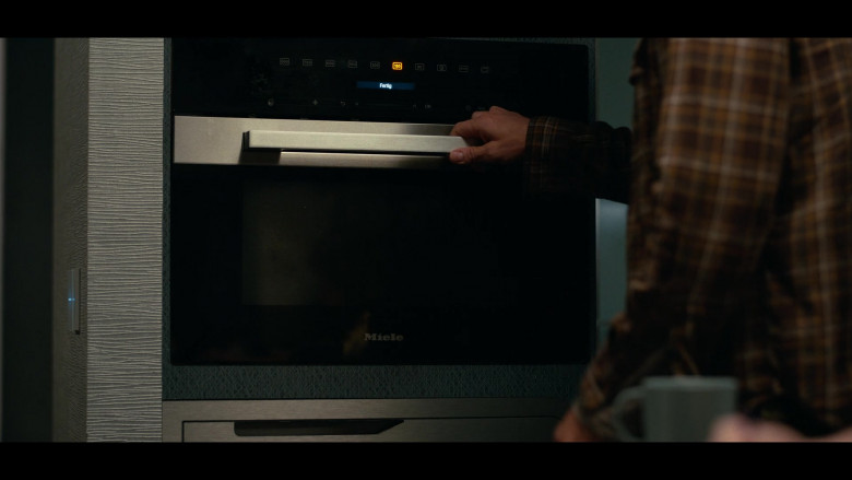 Miele Built-In Oven Used by George Clooney as Augustine Lofthouse in The Midnight Sky (1)