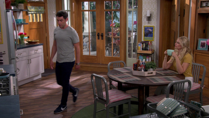 Nike Cortez Blue Sneakers Of Max Greenfield As Dave In The Neighborhood ...