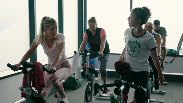 Nike Pink Top of Mia Healey as Shelby Goodkind in The Wilds S01E08 (1)