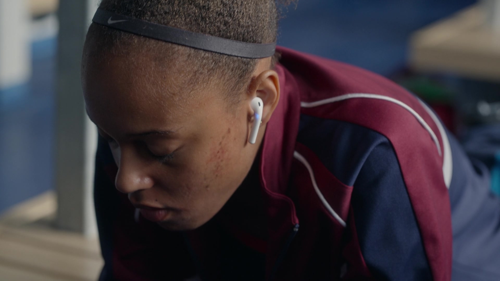 Legibilidad entrega Inactivo Nike Skinny Headband Of Reign Edwards As Rachel Reid In The Wilds S01E02  "Day Two" (2020)