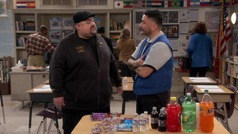 Pepsi and Fanta Soda Drinks in Mr. Iglesias S03E03 (1)