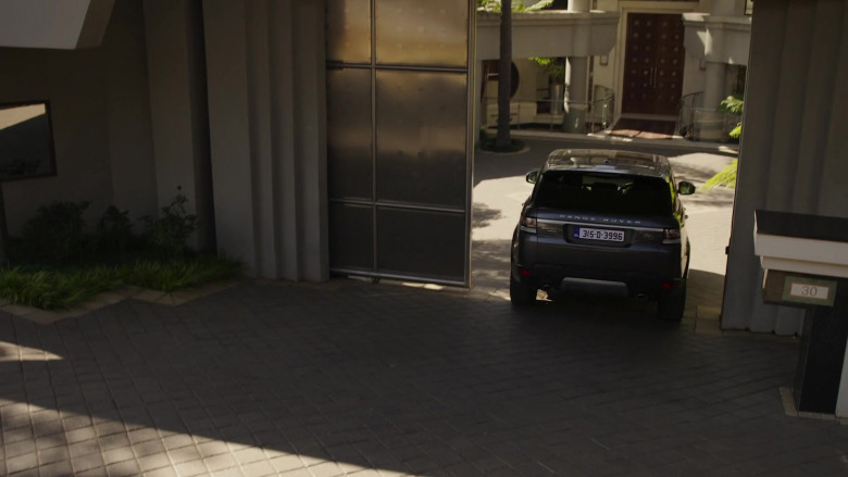 Range Rover Sport Car in Professionals S01E05 (2)