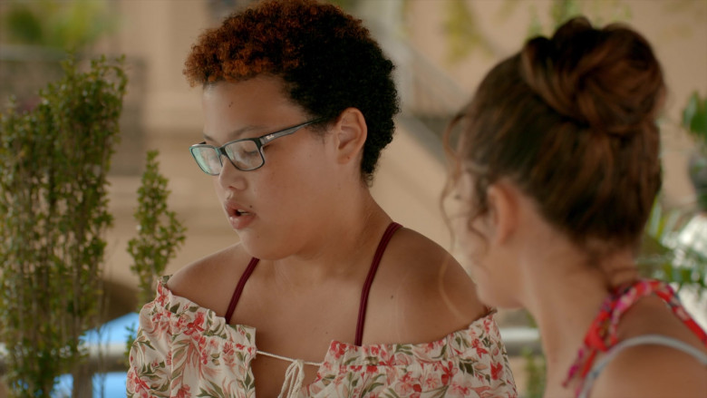 Ray-Ban Women's Eyeglasses of Nichole Brown as Aisha Robinson in Cobra Kai S02E04 (1)