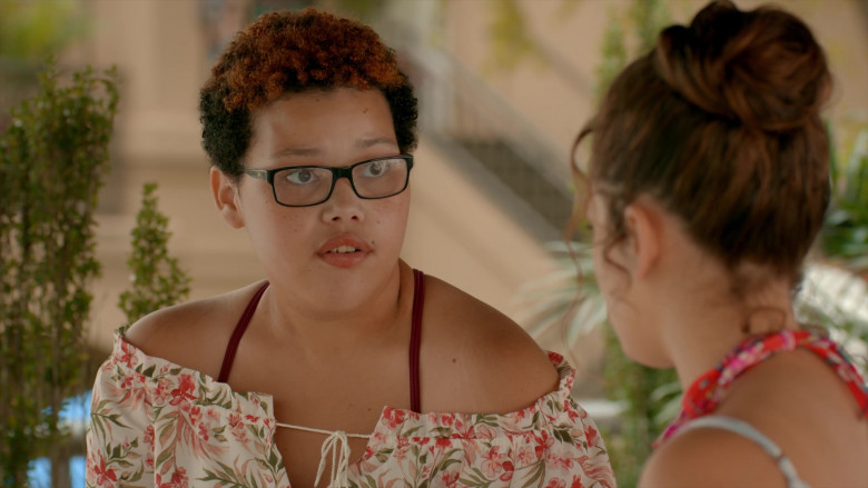 Ray-Ban Women's Eyeglasses of Nichole Brown as Aisha Robinson in Cobra Kai S02E04 (2)
