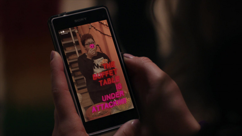 Sony Smartphone of Mary Mouser as Samantha LaRusso in Cobra Kai S01E03 (2)