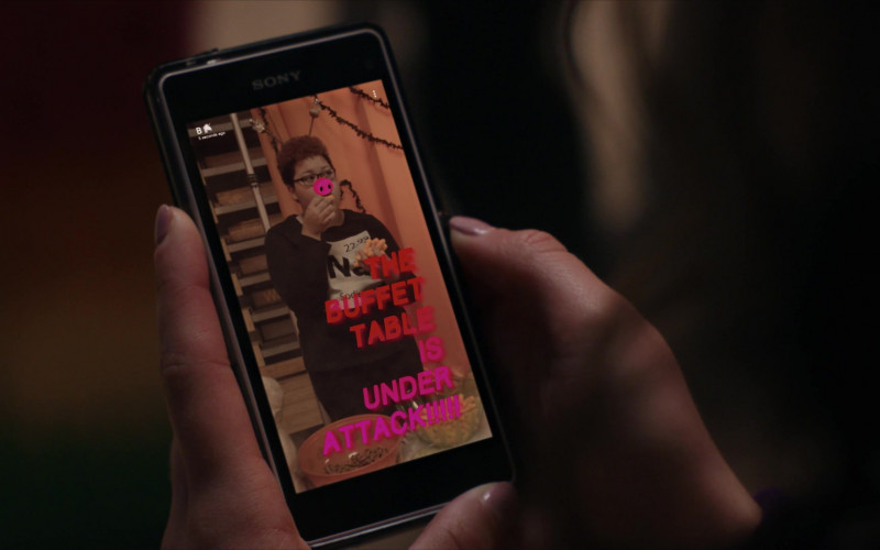 Sony Smartphone of Mary Mouser as Samantha LaRusso in Cobra Kai S01E03 (2)