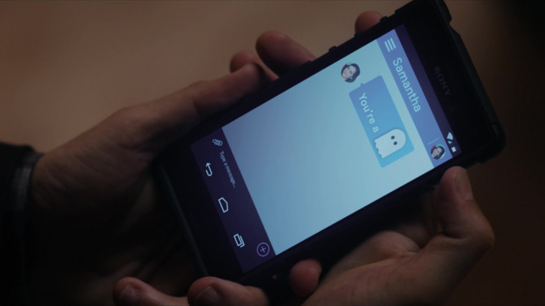 Sony Smartphone of Ralph Macchio as Daniel LaRusso in Cobra Kai S01E03 Esqueleto (2018)