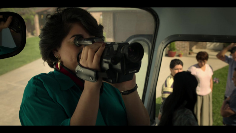 Sony Video Camera Used by Noemi Gonzalez as Suzette Quintanilla in Selena The Series S01E07
