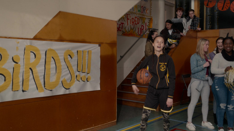Spalding Basketball of Erana James as Toni Shalifoe in The Wilds S01E04