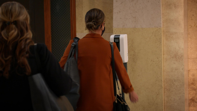 Sprayzer Hand Sanitizer Dispenser in All Rise S02E04 (1)